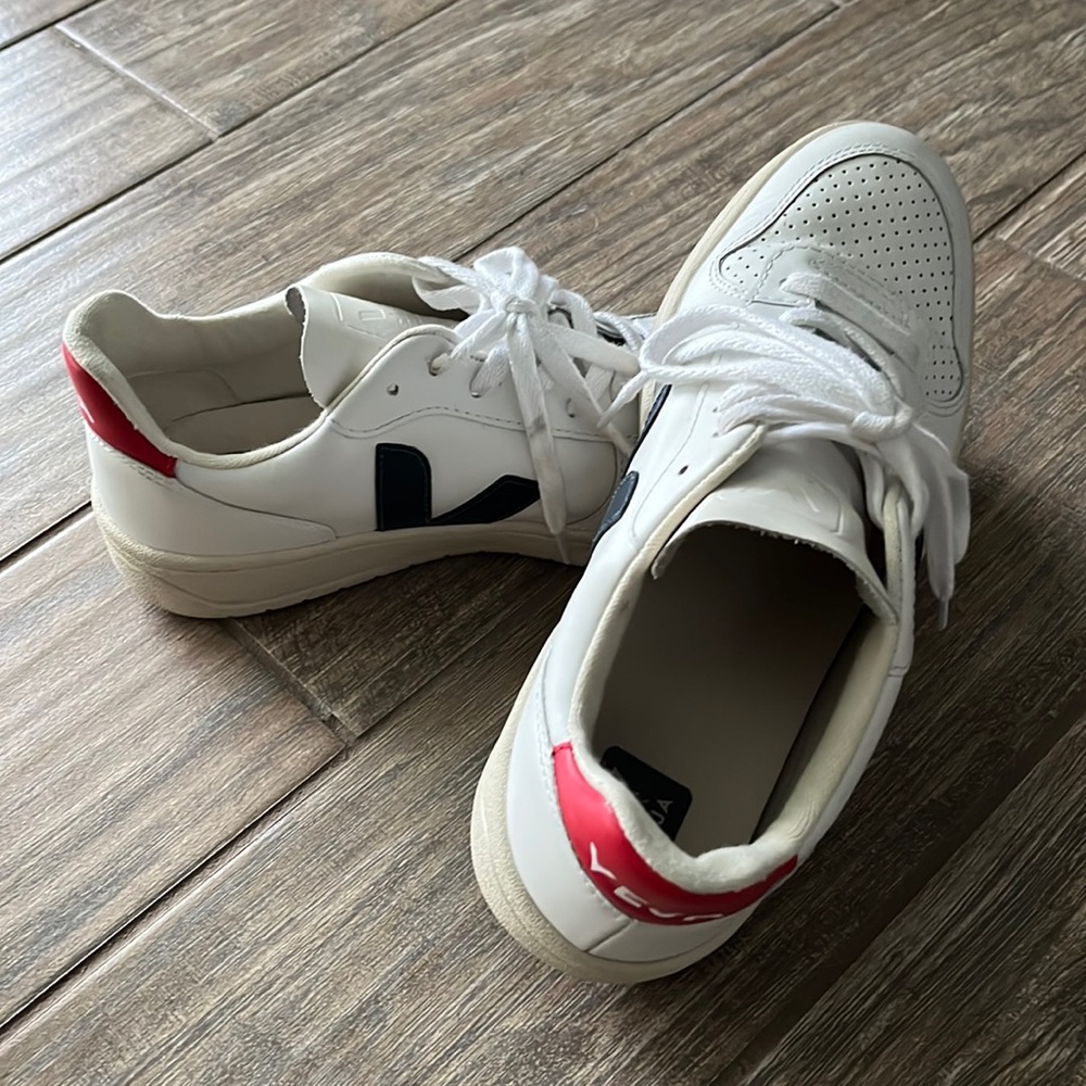 Navy and Red Veja
